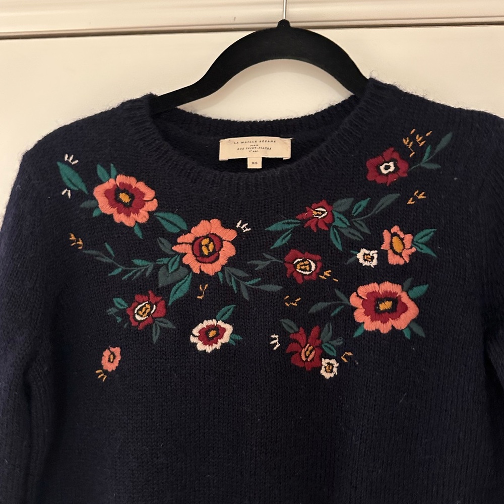 Sezane mohair sweater navy blue beautiful floral embroidery EUC size XS
